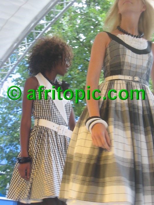 ../Images/Krefeld-Strssenmodenschau-2005 025.jpg